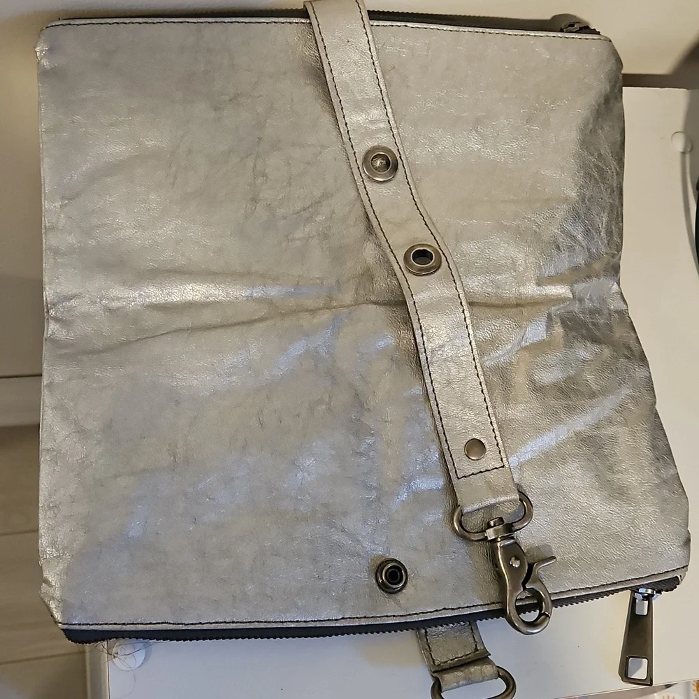 MATT & NAT Silver BAG VEGAN LEATHER CLUTCH RECTANGLE - Picture 3 of 5